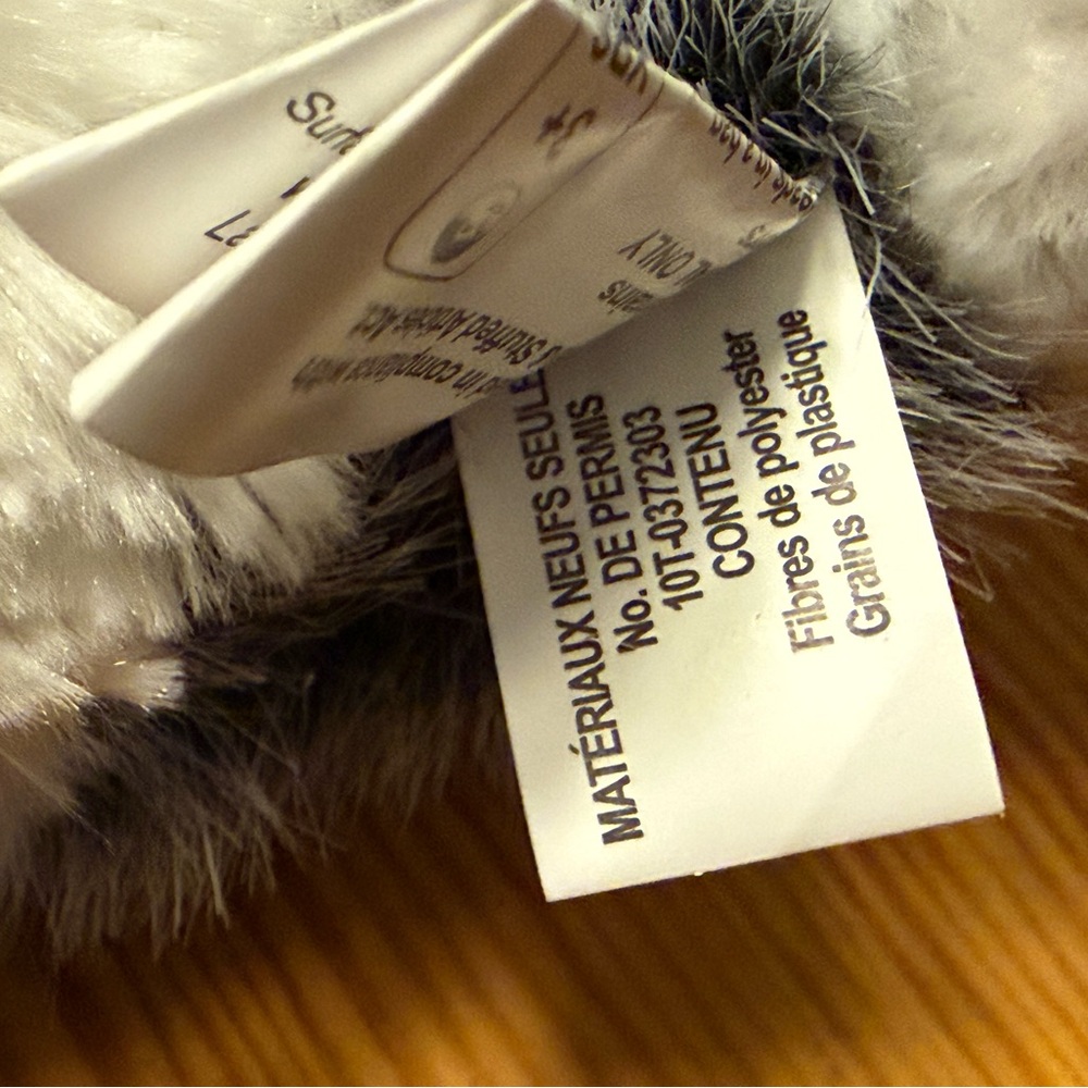 NWOT Husky plush toy, with a Canada 🇨🇦 Collar, white and grey. - Picture 6 of 8